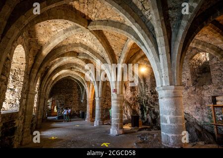 Veytaux Switzerland, 4 luglio 2020 : dungeon gotiche a volta nel sottosuolo del castello di Chillon Svizzera Foto Stock