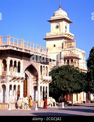 Cancello di ingresso per il palazzo della città conosciuta anche come Chandra Mahal, Jaipur, Rajasthan, India. Foto Stock