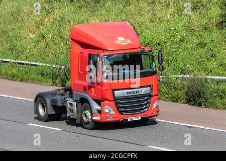 Royal mail 2017 unità motrice DAF CF; camion per la consegna tramite trasporto postale, camion, trasporto, camion, cargo, Veicoli commerciali, settore dei trasporti, M61 a Manchester, Regno Unito Foto Stock