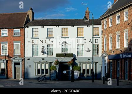 The King's Head pub in Saturday Market, Beverley, East Yorkshire, Inghilterra Regno Unito Foto Stock