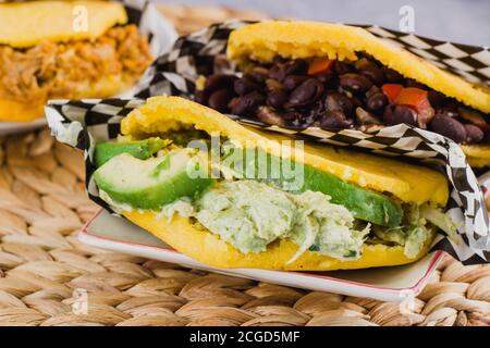 Arepas primo piano, un piatto tipico del Venezuela Foto Stock