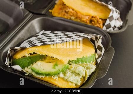 Arepa su una confezione usa e getta Foto Stock