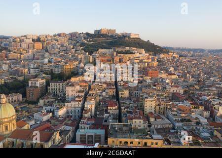 Castel Sant'elmo e la Certosa di San Martino sulla collina Del Vomero Foto Stock