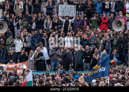 David Icke, teorico della cospirazione, ha tenuto un discorso alla dimostrazione teorista della cospirazione ‘Unite per la libertà’ della COVID a Trafalgar Square, Londra. Foto Stock