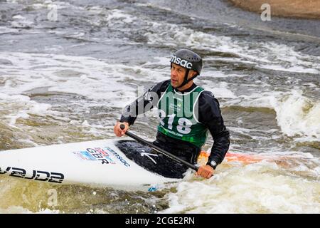 Canoista, Paul Mew, Team GB, pratica presso Holme Pierrepont National Water Center, Nottingham, Nottinghamshire, Inghilterra Foto Stock