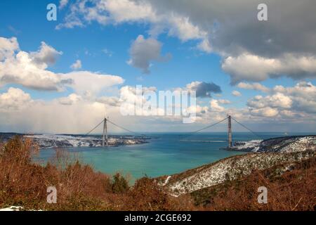 Istanbul / Turchia - 1 gennaio 2016 : fase di interpretazione del terzo ponte (ponte Yavuz Sultan Selim) a Istanbul.A giorno d'inverno. Foto Stock