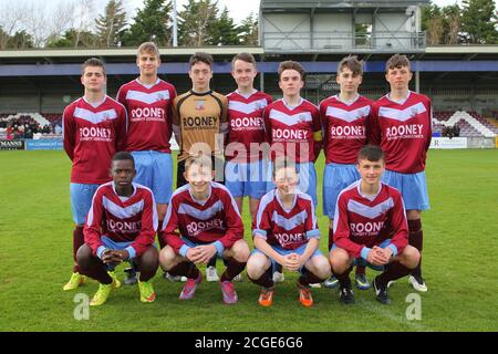 Mervue United U15 si allineerà prima della finale della Coppa UFA U15. Mervue United contro Salthill Devon, finale della GFA U15, 12/5/15, Eamonn Deacy Park, Galway. Foto di un giovane Aaron Connolly (attualmente di Brighton e Hove Albion e della Repubblica d'Irlanda) in azione per Mervue Unito come adolescente. Foto Stock