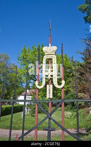 Monogramma di Alessandro II sulla recinzione della casa-museo del liberatore Tsar Alexander a Pleven. Bulgaria Foto Stock