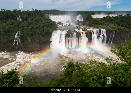 Veduta aerea delle Cascate di Iguazu, una delle nuove 7 meraviglie della natura, in Brasile e Argentina Foto Stock