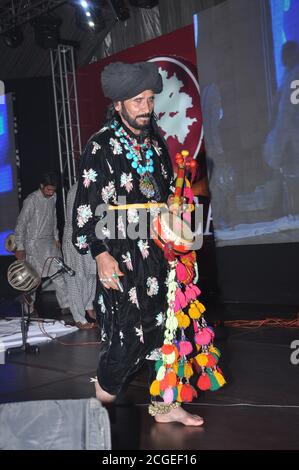 Sufi musicista saieen zahoor preforma Foto Stock