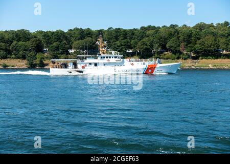 United States Coast Guard Sentinel Class Cutter The Lawrence Lawson WPC 1120 nel canale Cape Cod in estate Foto Stock