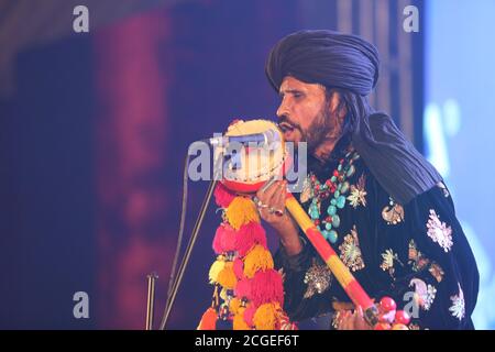 Sufi musicista saieen zahoor preforma Foto Stock