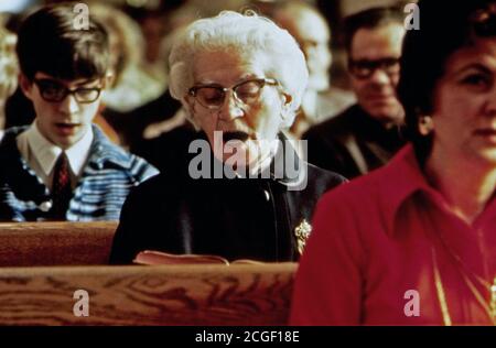 I luterani Membri della Congregazione sono mostrati a San Paolo Chiesa Evangelica Luterana. New Ulm ca. 1974 Foto Stock