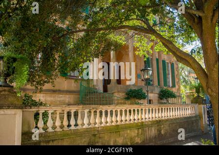 La Owens Thomas House and Slave Quarters on Oglethorpe Square è una dimora storica nel quartiere storico di Savannah, Georgia, Stati Uniti. Foto Stock