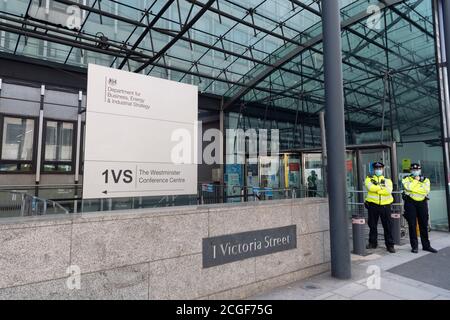 Londra, Regno Unito. 10 settembre 2020. Foto scattata il 10 settembre 2020 mostra il Dipartimento britannico per il Commercio, l'energia e la strategia industriale a Londra, Gran Bretagna. Gli alti funzionari dell’Unione europea (UE) e della Gran Bretagna si sono incontrati giovedì a Londra per aver organizzato in modo affrettato i colloqui su un controverso disegno di legge sulla Brexit, mentre il primo ministro britannico Boris Johnson intendeva ignorare parti chiave dell’accordo di ritiro precedentemente concordato con Bruxelles. Credit: Ray Tang/Xinhua/Alamy Live News Foto Stock