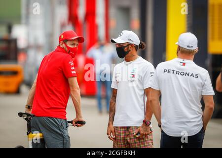 VETTEL Sebastian (ger), Scuderia Ferrari SF1000, HAMILTON Lewis (gbr), Mercedes AMG F1 GP W11 Hybrid EQ Power+, BOTTAS Valtteri (fin), Mercedes AMG F1 Foto Stock