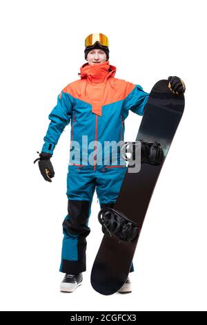 Snowboarder maschio tiene snowboard su sfondo bianco isolato Foto Stock