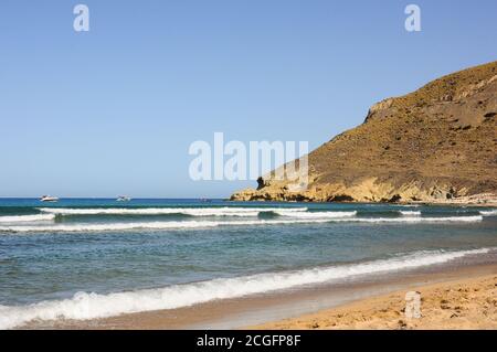 Playazo de Rodalquilar, splendida baia sulla spiaggia di Cabo de Gata, Almeria, Spagna Foto Stock