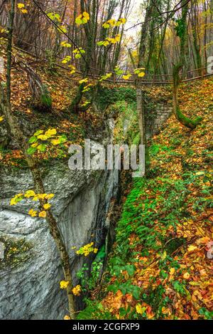 Riserva Naturale Valle dell'Orfento, Ponte della pietra. Abruzzo, Italia, Europa Foto Stock