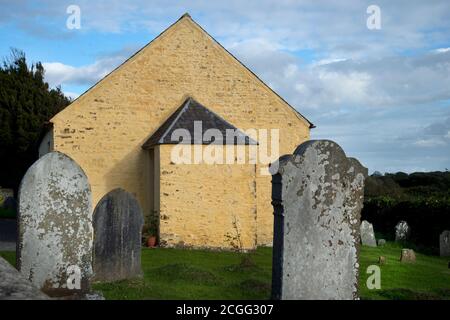 Pembrokeshire, Galles. La Cappella Metodista Calvinista di Burnett. Pietre della tomba nel cortile della chiesa. Foto Stock