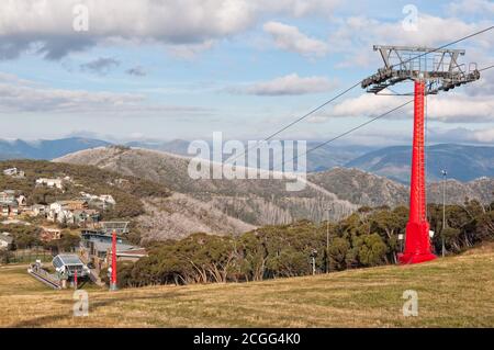Vista delle Alpi vittoriane da M Buller in autunno - Mt Buller, Victoria, Australia Foto Stock