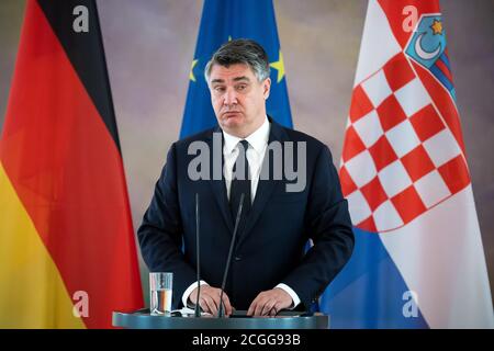 11 settembre 2020, Berlino: Zoran Milanovic, presidente della Croazia, interviene in una conferenza stampa dopo il suo incontro con il presidente federale Steinmeier a Bellevue Palace. L'ex primo Ministro (2011-2016) è Presidente della Repubblica di Croazia dal febbraio 2020. Foto: Bernd von Jutrczenka/dpa Foto Stock