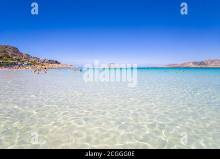 Stintino (Italia) - una delle spiagge di sabbia più famose d'Italia, 'la Pelosa' dell'isola di Sardegna, provincia di Sassari, il parco nazionale marino dell'Asinara Foto Stock