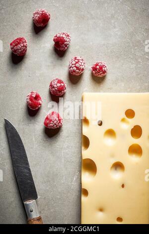 Queijo e Framboesas / Formaggi e lamponi Foto Stock