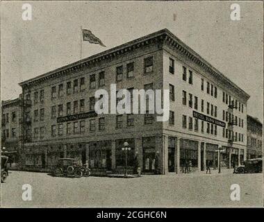 . Indice della città e della contea di San Diego - 1921 . Vedi San Diego - dal nostro Sun Parlor Prezzi moderati e Always le stesse camere singole Oren Sviite. Vasca e doccia bagni sei a HomeWhile Away FromHome San Diegos TallestBuilding San Diego, Cal. 42 1921 - ELENCO DELLE CITTÀ DI SAN DIEGO - 1921 HOTEL King (^tav^t ^ttttl 7th ed e STS. Tariffe da 1.00 a 3,50 EUR Speciale giorno per settimana o Month. Bella lobby, attraenti saloni, e molti AdditionalImprovements prendere No. 2 o 7 Carfrom Union Stationor Municipal Pier to Seventh Street. OneBlock direzione sud. Telefono, principale 3217 San Diego, California NeAV Kingston Hotel Foto Stock