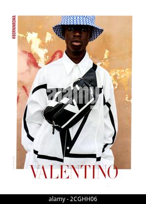 2010S UK Valentino Magazine annuncio pubblicitario Foto Stock