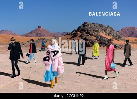 2010S UK Balenciaga Magazine annuncio pubblicitario Foto Stock