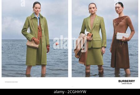 2010S UK Burberry Magazine annuncio pubblicitario Foto Stock