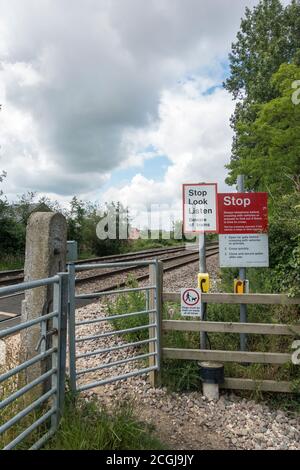 Attraversamento a livello manuale sulla linea ferroviaria Lincoln-Grimsby A Cherry Willingham giugno 2020 Foto Stock