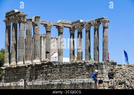 Il tempio romano, Tempio di Diana, nella città di Evora in Portogallo nella regione di Alentejo. Il Tempio Romano o Tempio di Diana è uno dei migliori Foto Stock