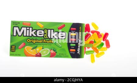 Mike e Ike frutta originale Chewy frutta assortita caramelle aromatizzanti scatola Foto Stock