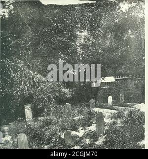 . La storia fotografica della guerra civile : migliaia di scene fotografate 1861-65, con testo di molte autorità speciali . rumorOf mondo ansioso o guerre segni di rinuncia. La bandiera sbiancante, la corona sbiadita. Segna la polvere dei soldati morti sotto, e mostra la morte che ha scelto; dimenticato di salvare da lei che piange da solo.e ha scritto il suo nome senza famiglia su questa pietra bassa: Non rompere la sua dolce riposo. John Aebee. q ODE AL CIMITERO DI MAGNOLIA Sung mi l'occasione di decorare le tombe di stagno-confederati morti, al cimitero di Magnolia, Charleston, il Memorial Day, aprile 1867. Dormi dolcemente nel tuo umile gr Foto Stock