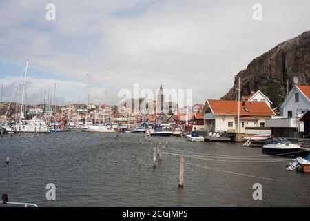 FJÄLLBACKA Bohuslän località estiva per turisti e conosciuta per lo svedese Lo scrittore di crimine Camilla Läckberg è cresciuto qui, molti dei libri prendono luogo in città Foto Stock