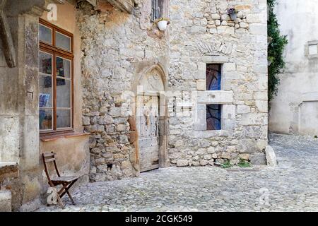 Una casa medievale nel villaggio di Lagrasse, a sud della Francia Foto Stock
