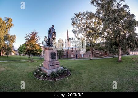 La statua di Wellington nei terreni della Cattedrale vicino nella città di Norwich, Norfolk Foto Stock