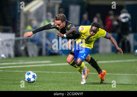 Leeuwarden, Paesi Bassi. 11 Settembre 2020. LEEUWARDEN, Cambuur Stadium, 11-09-2020, stagione 2020/2021, olandese Keuken Kampioen Divisie. (I) giocatore di aquile di GA (i) giocatore di cambuio di Issa Kallon (r) durante la partita Cambuur - aquile di Passi pure accreditamento: Colpi professionisti/Alamy notizie in tensione Foto Stock