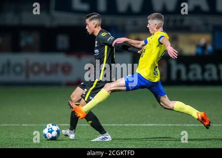 Leeuwarden, Paesi Bassi. 11 Settembre 2020. LEEUWARDEN, Cambuur Stadium, 11-09-2020, stagione 2020/2021, olandese Keuken Kampioen Divisie. Gaeagles giocatore gaeagles (l) Cambuur giocatore Mees Hedemakers (r) durante la partita Cambuur - Passi pure Eagles credito: Pro Shots/Alamy Live News Foto Stock