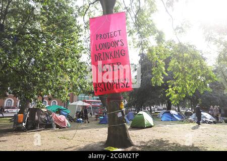 Campo di protesta HS2 a Euston Square Gardens, a nord di Londra, Regno Unito Foto Stock