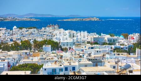 Vista panoramica della città di Mykonos sul mare, Grecia. Paesaggio greco Foto Stock