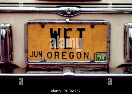 1973 - Oregon personalizzato di targa con le lettere 'Bagnato'...11/1973 Foto Stock