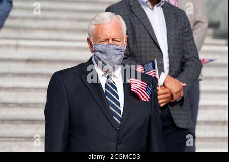 Capo della maggioranza della casa, Steny Hoyer (D-MD) e membri del Congresso in un momento di silenzio osservando la Giornata Nazionale del Servizio e della memoria. Foto Stock