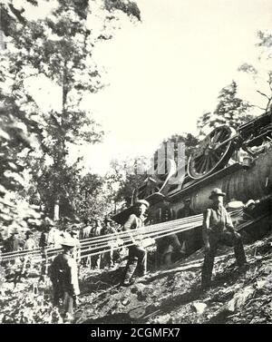 . La storia fotografica della Guerra civile : in dieci volumi . thesoldiers. Prima che Papa potesse ristabilire la sua comunicazione ferroviaria, Lees manovre intelligenti ha attirato i federali nella disastrosa battaglia della seconda Bull Run. ^^HT^Sx ^ifii ^■^^^^^^^^^K^M^HHjT/f-^VHM. AX niPORTANT PARTE DELLA GUERRA problema GAMEA per l'uomo ferroviario pratico. Ci vogliono tutti i tipi di persone per creare un mondo e ci vogliono tutti i tipi di uomini per creare un esercito upanese. Nelle forze di volontariato che combattevano nelle file sia del Nord che del Sud erano uomini di ogni chiamata, di ogni professione, meccanica, artigiani, artefici, uomini familiari Foto Stock