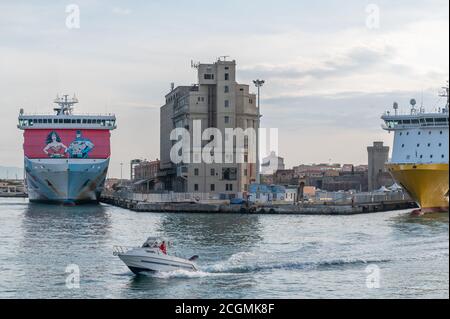 Molo Alto Fondale, porto di Livorno, Toscana, Italia Foto Stock