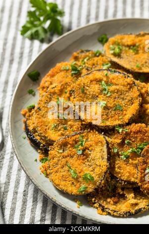 Eggplant cotto fatto in casa con parmigiano e aglio Foto Stock