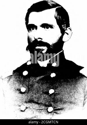 . Una storia del quarantaquattresimo Reggimento, New York Volontario Fanteria, nella Guerra civile, 1861-1865 [risorsa elettronica] . remately da raashness e follia. In themeantime, i pace magri sono stati misurati fuori e i marksmen werestationed. Ne erano cinquanta, e nelle loro pistole sono solo cartucce fievblank, e nessuno di loro sa in quali pezzi sono, perché i loro sergeant hanno caricato le loro pistole per loro, che potrebbero non sapere che avevano sparato un uomo. Gli ufficiali passo avanti a cecfoldthose seduti. Uno di loro si alza, e camminando oltre quello alla sua sinistra, si avvicina al terzo, baci Foto Stock