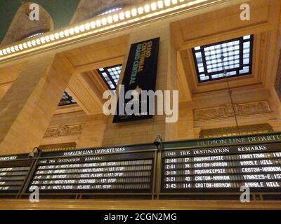 Le partenze della linea ferroviaria di Harlem partono dal Grand Central Terminal, New York City, Stati Uniti Foto Stock